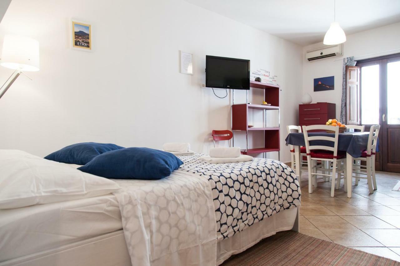 Monolocale Il Tindaro Apartment คาตาเนีย ภายนอก รูปภาพ